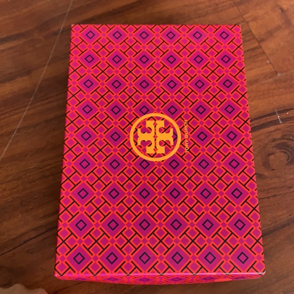 Tory Burch moccasins- sweaty, dirty, filthy, old used shoes worn without socks - Picture 2 of 16